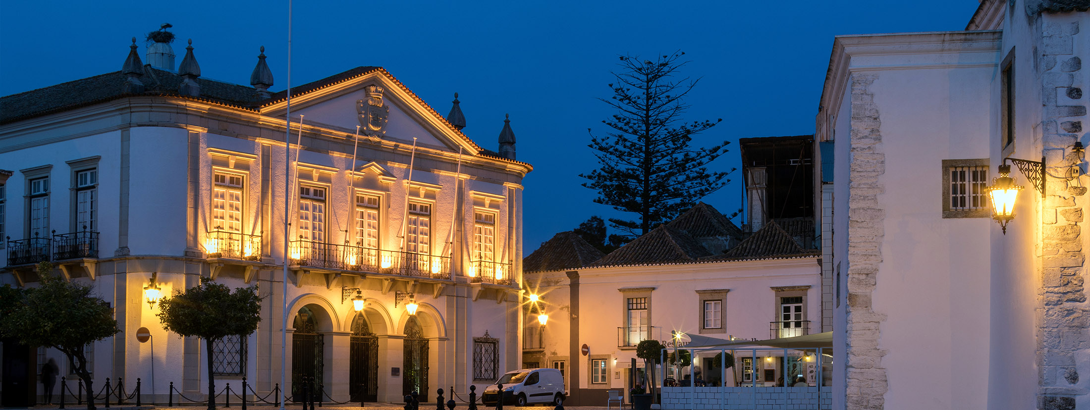 Cobblestone streets and historic buildings in Faro old town