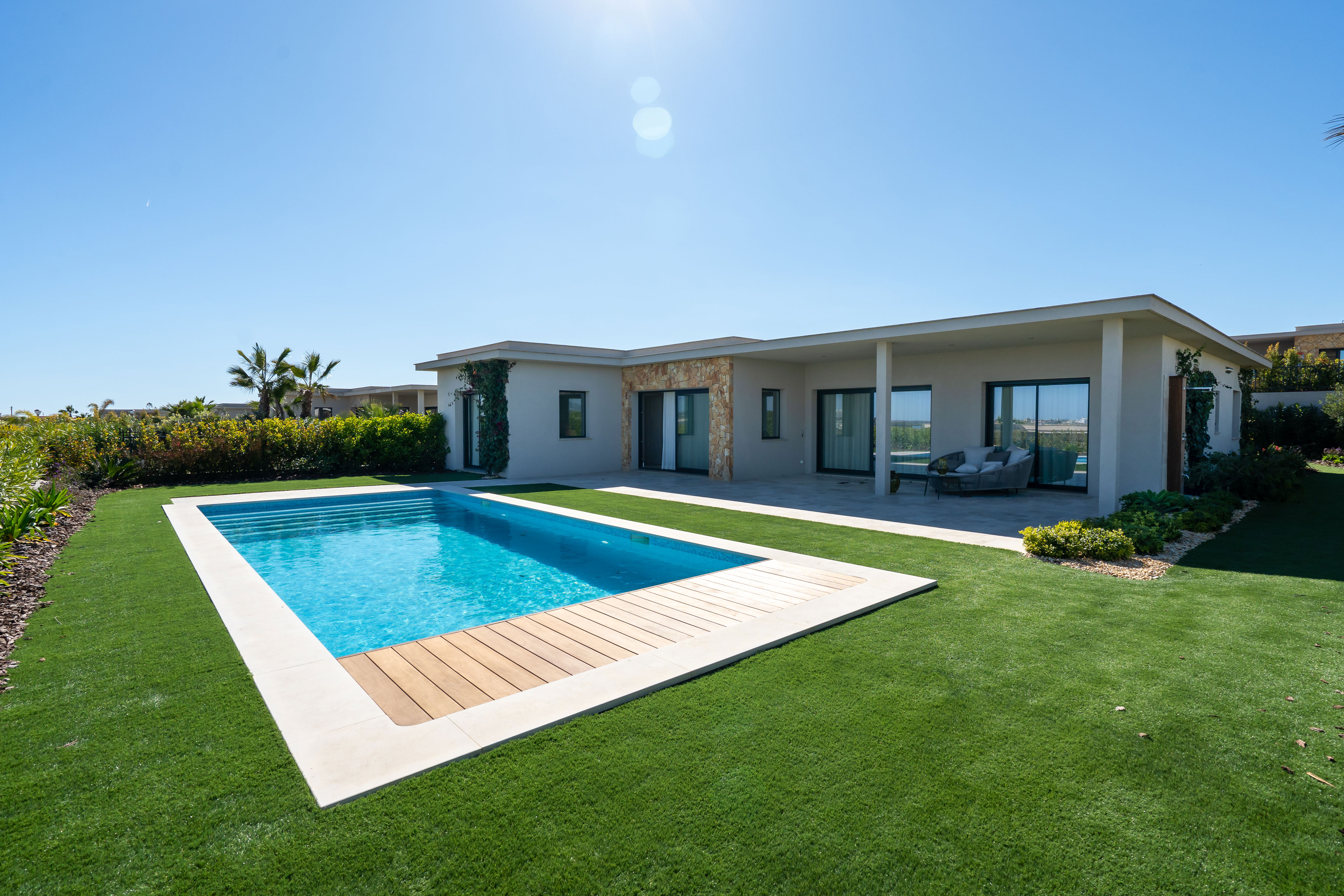 Quinta de Faro villa with pool and garden